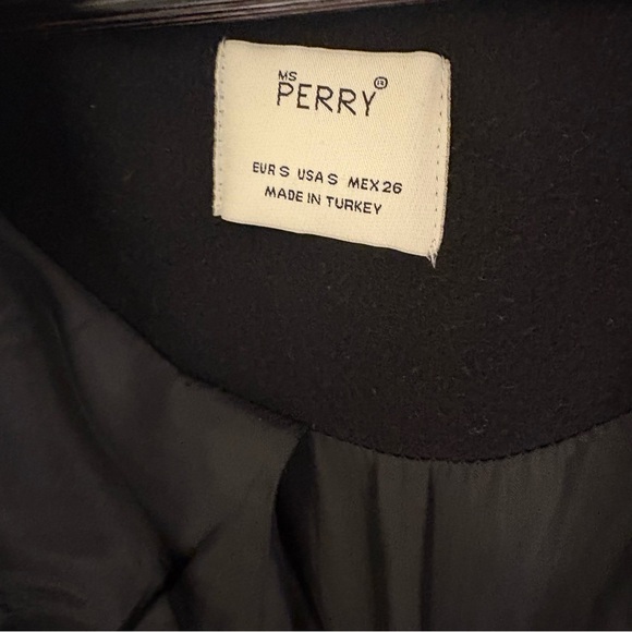 black coat - Picture 5 of 7